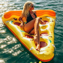 Charger l'image dans la galerie, Flotte Pizza | Matelas Gonflable Aquatique (1 part)